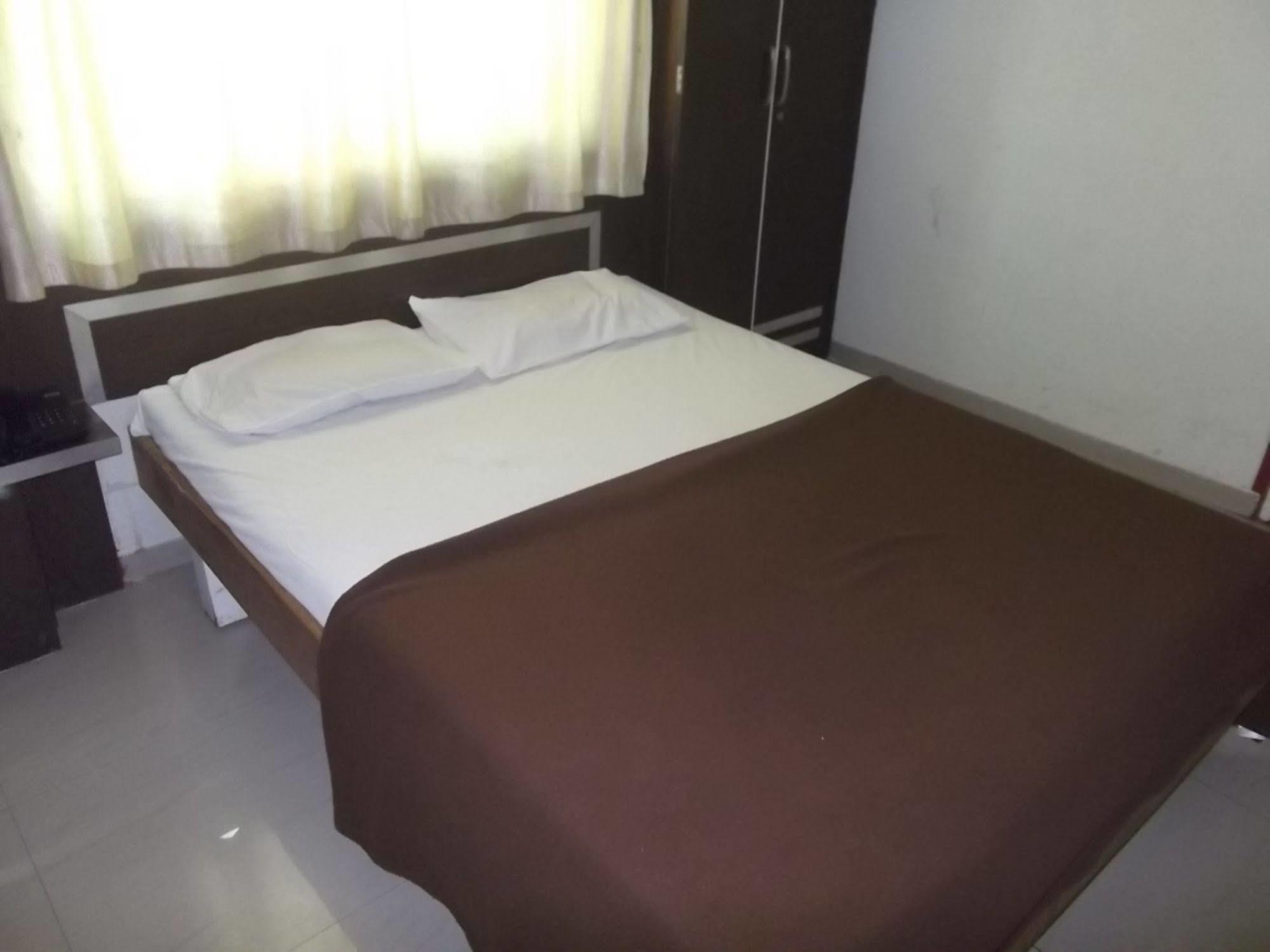 Hotel Rajyog Ranjangaon Ganpati Bagian luar foto