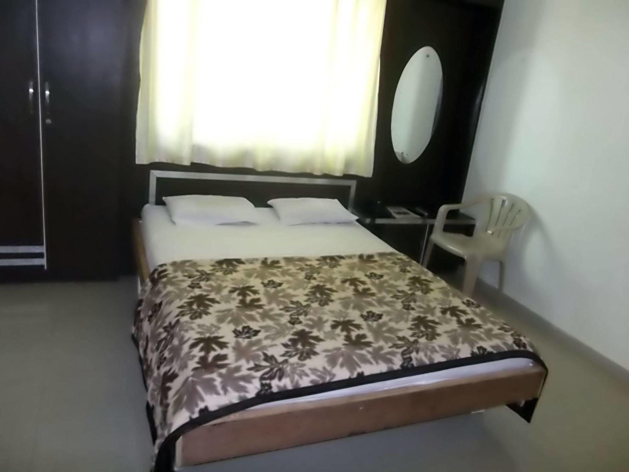 Hotel Rajyog Ranjangaon Ganpati Bagian luar foto