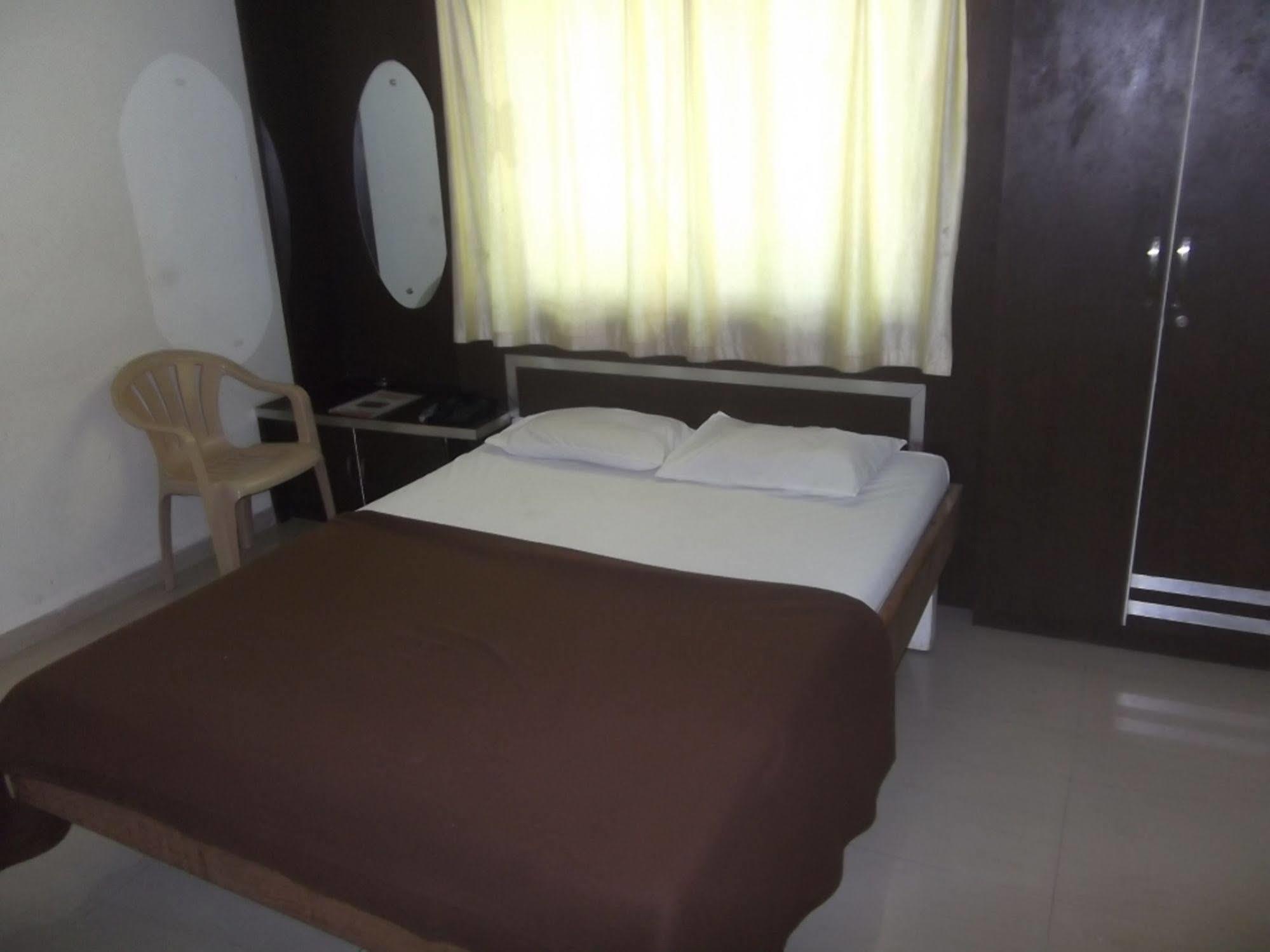 Hotel Rajyog Ranjangaon Ganpati Bagian luar foto